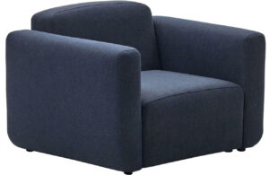 Tmavě modr&eacute; l&aacute;tkov&eacute; křeslo Kave Home Neom