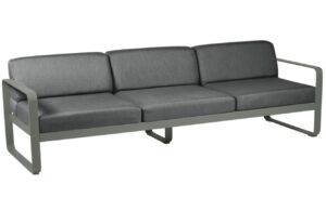 Tmavě &scaron;ed&aacute; čalouněn&aacute; zahradn&iacute; pohovka Fermob Bellevie 235 cm s &scaron;edozelenou podnož&iacute;