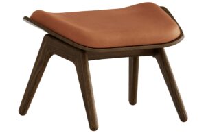 Umage Tmav&aacute; dubov&aacute; podnožka The Reader s koňakově hnědou kůž&iacute; 60 x 46 cm