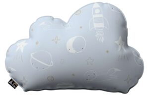 Yellow Tipi Světle modr&yacute; pol&scaron;t&aacute;ř ve tvaru mr&aacute;čku Soft Cloud 55 cm