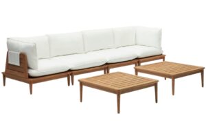 Zahradn&iacute; set modul&aacute;rn&iacute; pohovky a dvou konferenčn&iacute;ch stolků Kave Home Portitxol