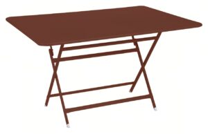 Zemitě červen&yacute; kovov&yacute; skl&aacute;dac&iacute; stůl Fermob Caract&eacute;re 128 x 90 cm