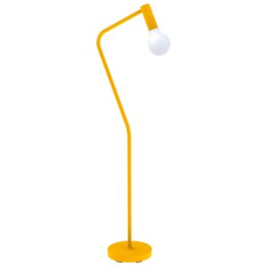 Žlut&aacute; kovov&aacute; nab&iacute;jec&iacute; stojac&iacute; LED lampa Fermob Aplo 138 cm