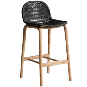 Kave Home Dřevěn&aacute; zahradn&iacute; barov&aacute; židle Alipa 75 cm s tmavě &scaron;ed&yacute;m v&yacute;pletem