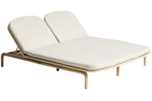 Kave Home Dřevěn&eacute; zahradn&iacute; dvojleh&aacute;tko Alipa s b&eacute;žov&yacute;m v&yacute;pletem