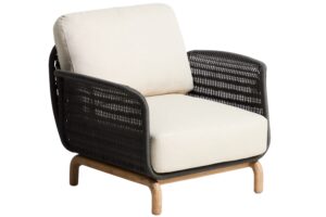 Kave Home Dřevěn&eacute; zahradn&iacute; křeslo Alipa s tmavě &scaron;ed&yacute;m v&yacute;pletem