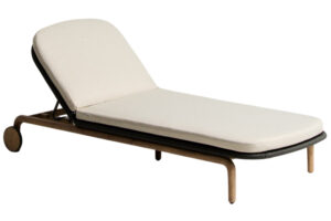 Kave Home Dřevěn&eacute; zahradn&iacute; leh&aacute;tko Alipa s tmavě &scaron;ed&yacute;m v&yacute;pletem