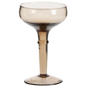 Kave Home Hněd&aacute; sklenice na v&iacute;no Vinea