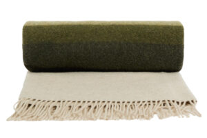 Kave Home Zelen&yacute; vlněn&yacute; pl&eacute;d Voreni 130 x 170 cm