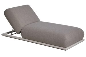 Richmond &Scaron;ed&eacute; zahradn&iacute; leh&aacute;tko Sullivan