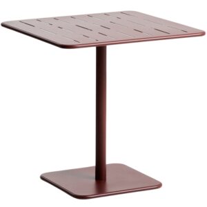 Kave Home Červen&yacute; kovov&yacute; zahradn&iacute; stůl Brai 70 x 70 cm
