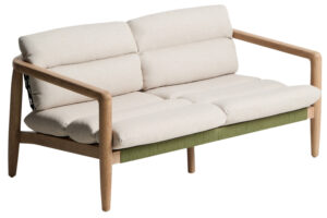 Kave Home Dřevěn&aacute; zahradn&iacute; pohovka Menfi 136 cm s pol&scaron;t&aacute;ři a v&yacute;pletem