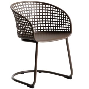 Kave Home Hněd&aacute; plastov&aacute; zahradn&iacute; židle Tenaro