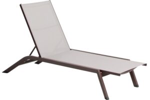 Kave Home Hnědo-b&eacute;žov&eacute; hlin&iacute;kov&eacute; zahradn&iacute; leh&aacute;tko Capraia