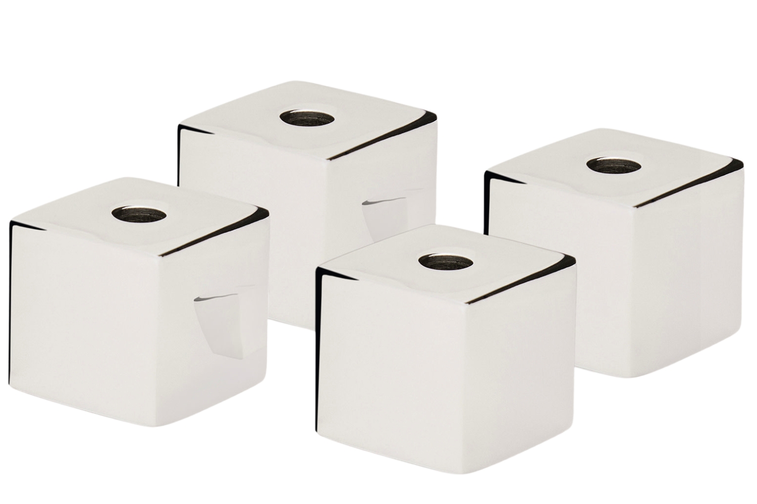 Kave Home Set čtyř lesklých nerezových svícnů Acadia 2 cm